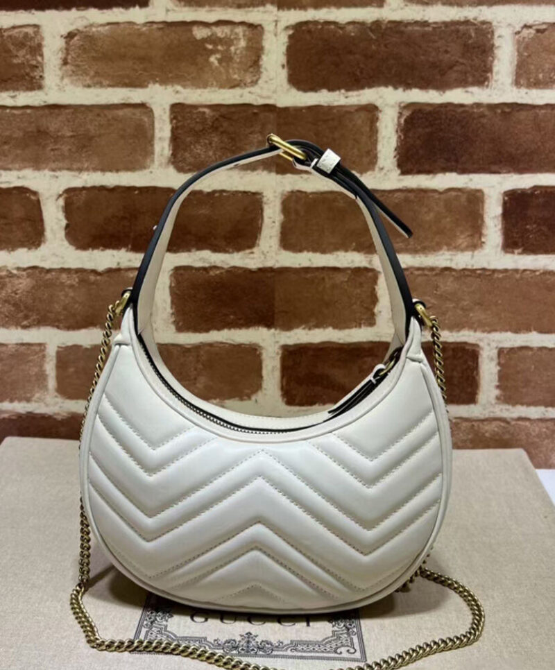 Gucci GG Marmont A mini bag in the shape of a half-moon